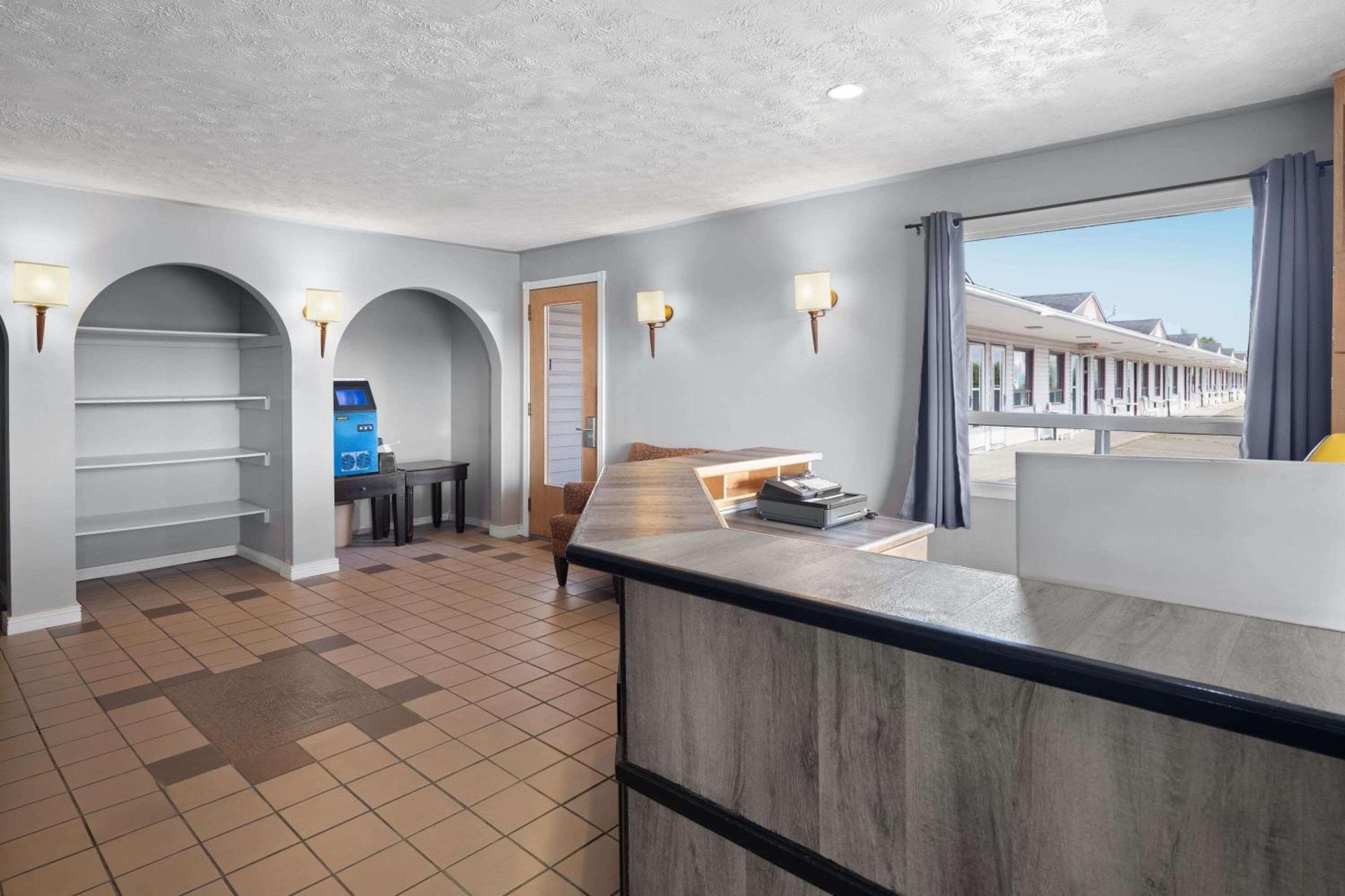 Travelodge By Wyndham Grand Falls Ngoại thất bức ảnh
